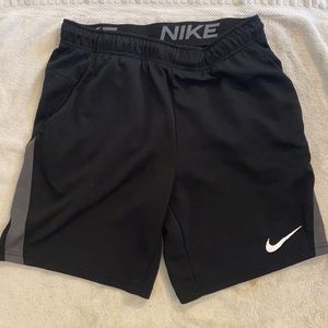 Nine shorts medium